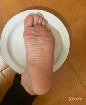 Xtudr - corbis5: Fetichista de pies. Doy mis pies para que los disfrutes como quieras! Sobalos, lamelos, chupalos, trampling, footjob… Tambi...