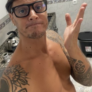 Xtudr - Pasivo74: Hola… soy pasivo dominante, con ganas de explorar ser un poco sumiso “entre sábanas”
Espero conocer gente maja y disfrutar...