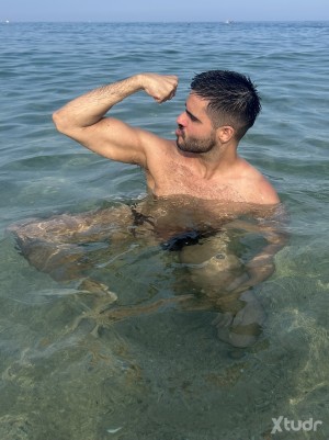 Xtudr - BdnDom: 2 looking for financial submissive