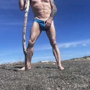 Xtudr - algun-Amo: Si eres amo y quieres usar a un sumiso obediente aquí me tienes me puedes usar sólo o si quieres con tus amigos soy obedi...