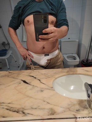 Xtudr - ervd2s99: I'm looking for a hairy submissive. Not fat, not femme, not drug addicts.