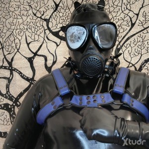Xtudr - rubberstiefel: 49, Madrid. Busco hombre activo, con buen rollo, morbo. No busco necesariamente ni amo ni esclavo, prefiero conocer g...