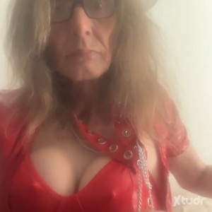 Xtudr - PattiBruce: Hey, I’m Patti and I am a loyal submissive sex obsessed hedonist into bdsm, water sports, restraint, imprisonment, bully...