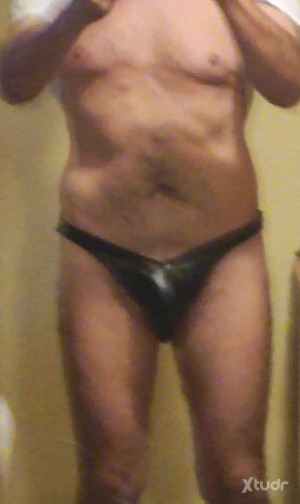 Xtudr - Pe55: I'm looking for a guy between 45 and 60 years old who is well-endowed. I'm not looking for a dominant man, but a dominant guy ...