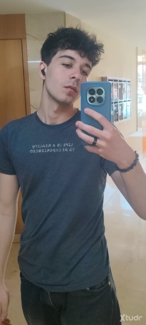 Xtudr - Esclavo_bcn: I'm looking for a master to be his submissive 🚀. As soon as I find a serious one, I'll delete the app
