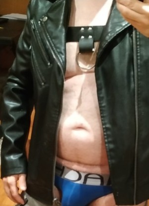 Xtudr - Guaka: Hola. Me gusta hombres jóvenes.