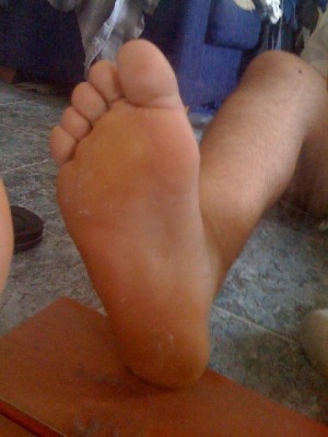Xtudr - LamepiesSumisoBcn: Fat submissive man. I like to eat feet and be dominated. And if you know martial arts to dominate me better that'...