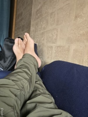 Xtudr - HexedDevotion: I consider myself a foot fetishist and a born submissive.