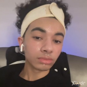 Xtudr - danabrin: I go to college
I love horror movies
I love ice skating and shopping 
Instagram: danabrin.__
Snapchat: db_120405