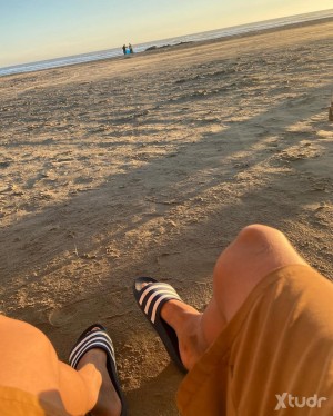 Xtudr - charlyxxx18: Me encantan pitidos peludos y también los pies 
