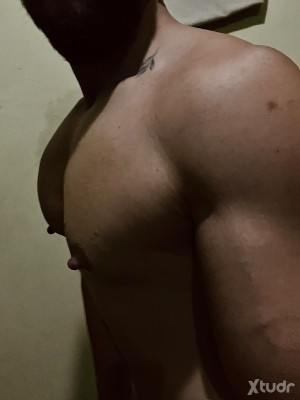 Xtudr - niptitan: Musculoso chichon de 29 años, gymrat con buenas piernas gluteos y pectorales grandes listos para jugar.
Buscando amos, vat...
