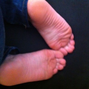 Xtudr - corbis5: Fetichista de pies. Ofrezco mis pies para que los disfrutes como quieras! Sobalos, lamelos, chupalos, trampling, footjob…...