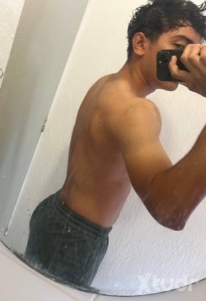 Xtudr - Fabrisio: Busco amo soy sumiso de 19 sin límites contáctame a mi num es +52 987-114-2686 soy de Mérida busco igual 