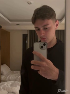Xtudr - isaacxxx: Single just please hit me up xx