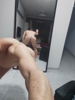 Xtudr - Colega_sumiso28: Busco entrar en la industria del porno como pasivo sumiso. No tengo problema en grabarme mostrando cara. Alguno tie...