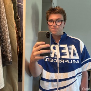 Xtudr - luzzy: 18 yr old primarily looking for older