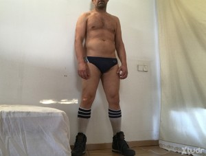 Xtudr - Maxodominant: Nipples are a plus
I'm a top dude … Speedo, singlet, with sandals, skinhead, shaved, open-minded, into leather, sports...