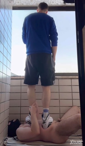 Xtudr - TramplingSlave: Esclavo busco amo. Me va BDSM en general en especial el trampling, no me gusta el fisting. Tengo las ideas claras, n...