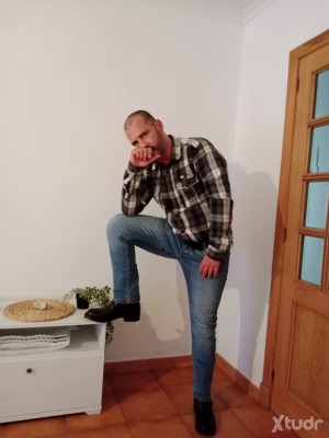 Xtudr - Ourensevers: Chico deportista sanite en general con buen rabo y buen culo. En general soy pasivo y sumiso, pero disfruto de una buen...