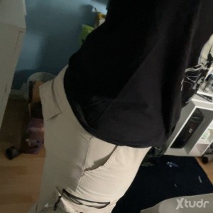 Xtudr - lookingforfunn: I like to game and sleep! 😂 I love cats and I’m also busy time to time but always down for fun hmu x