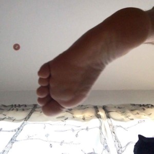Xtudr - LamepiesSumisoBcn: Fat submissive man. I like to eat feet and be dominated. And if you know martial arts to dominate me better that'...
