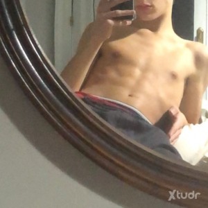 Xtudr - jvncerdo: nuevo en la app, me va mucho el cerdeo, soy joven, me mola mucho el scat, meadas, sobacos y sobretodo maduros 