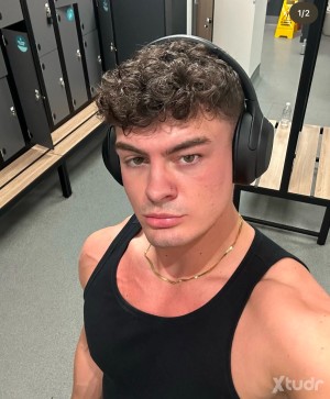 Xtudr - Paul12: I’m into gay escort and custom video making 