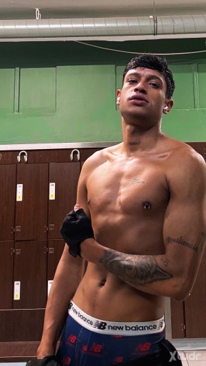 Xtudr - MASTERDOM34: I can provide the translation:
You need blue, white, green, and more, everything for parties.
Sex and sado shows, CBT, ...