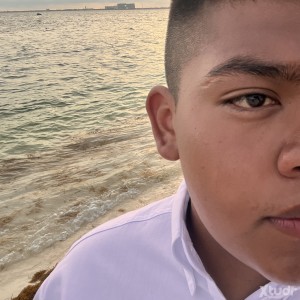 Xtudr - _xavi: Soy buena onda 
Y un poco discreto