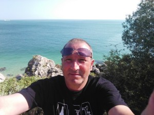Xtudr - chico_10actv: I consider myself more of a top, I'm into asses to play with them.
180 cm, 86 kg