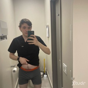 Xtudr - matthewsteele: Into feet socks pits muscle worship wrestling breath play. Weakness for big thighs/calves and men in suits 