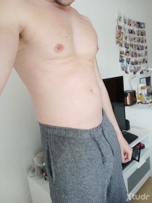 Xtudr - JK25: En Madrid. Sin sitio. Sólo para encuentros reales. Me pone estar inmovilizado (cuerdas, jaula, momificación, vacío). CBT. Humi...