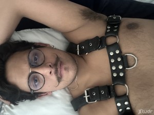 Xtudr - AmoLeafar: Soy un Amo, con varios años de experiencia en el mundo del BDSM. 
El uso de castidad en mis sumisos es indispensable.
Si ...