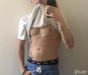 Xtudr - Deko: Young horny and morbid. Versatile. I can be a good submissive. Also dominant top, it depends on you.