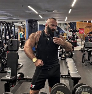 Xtudr - tylerrex646: Simple ,dedicated gay master also interested in older men 