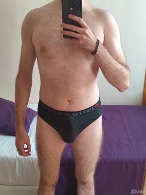 Xtudr - AmoGuarroScat: Tall, blonde, white, and slender.
I'm looking for submissive dogs, very servicial, who crawl before me and please me....