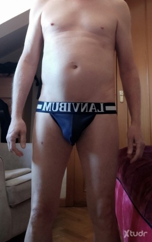Xtudr - sumsopies: Sumiso. Te como los pies, me los restriegas por donde quieras. Como culo, rabo, lo que ordenes. También para juegos con o...
