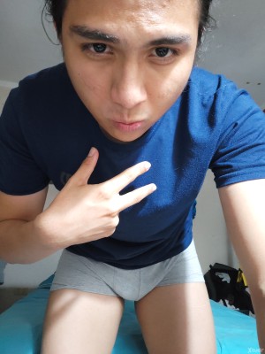 Xtudr - Mauu: Soy femboy, sumiso, me gusta el spanking, la humillación, el BDSM, la lluvia, bofetadas y pinzas.