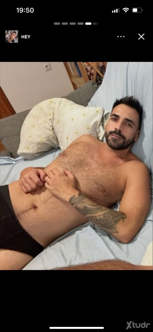 Xtudr - dosdom: Pareja dominante iniciándose busca chico sumiso complaciente y versátil que le guste servir, hacer masajes, servicio domésti...