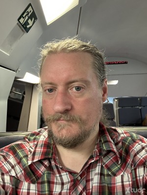 Xtudr - beekbarkbork: Juego kinky y desarrollador de software de Londres, ahora viviendo en Barcelona.
 Translation: Kinky game and software...