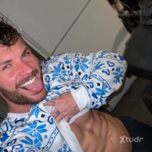 Xtudr - Armysgun: 
I’m a dominant top and I can be bottom as well  I’m into taking control on my submissive bottoms I love nipple play love ...