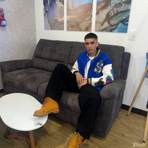 Xtudr - Myke22: I'm into findom and dominating.