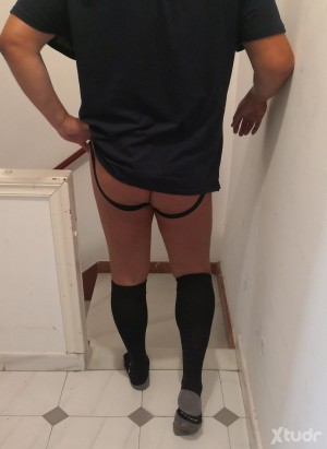 Xtudr - pasivo54CD: Soy un tío gordito pero depilado entero limpio sano y pasivo 💯%. Me molan los maduros. Me gusta todo. Tengo lencerías ta...