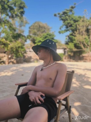 Xtudr - Elioo: Hi Masters from all Races, i am Elio your humble slave/dog/bottom/sub and urinal. Thank you!