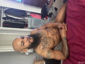 Xtudr - Masseur: I’m here to promote my Business Healing Handz Holistic Wellness. I provide healing sessions (something like a massage but b...