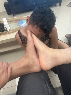 Xtudr - AmoLeafar: Más que un dominante, soy un Amo que transforma putos.
Con años de experiencia real en el BDSM, sé exactamente cómo quebr...
