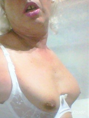 Xtudr - Sissysevillana: Busco activo con coche, quiero ser follada, me encanta mamar polla y ser lefada  en lenceria . Yo 50 años, 1,69, 73k...
