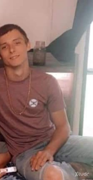 Xtudr - kylerdunn: age 24 )
(birthday September 18 )
(blonde (Hazel eyes ) 
bio ) I'm a small town kinda guy with a big heart I love outdoor...