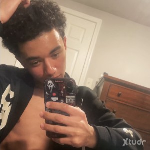 Xtudr - danabrin: I go to college
I love horror movies
I love ice skating and shopping 
Instagram: danabrin.__
Snapchat: db_120405