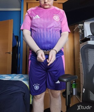 Xtudr - grar.oun: BDSM, work gear, SM roleplay, kidnapping, soccer gear, inmate.
Here to meet people and hook up, I'm a bottom but I can try...